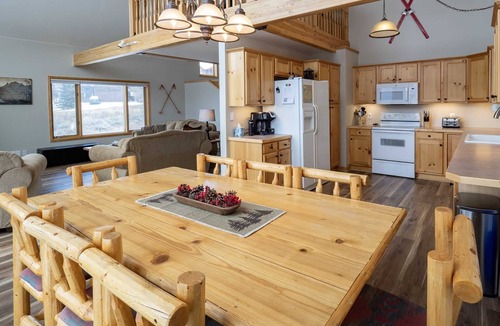 Innsbruck Val Moritz House | Overlook, gorgeous large home with Hot Tub and Pool Table, 5/3, near Granby Ranch - Sleeps 12