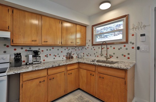 Clintonville House | Overlook - Private Hot Tub! King bed in Ranch Home