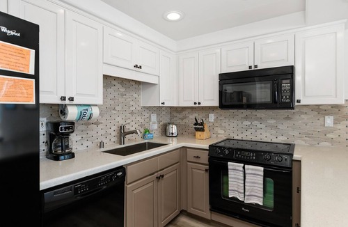Imperial Beach Condo | Overlook the ocean and pier in this 2 Bedroom/2 Bath