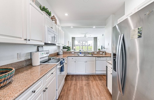 Naples Apartment | Overlooking 10th Fairway 2 Free Rounds of Golf
