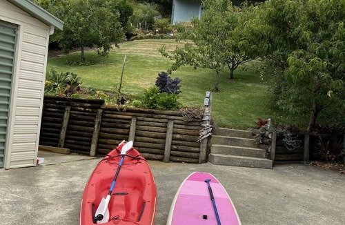 Tutukaka House | Overlooking beautiful Tutukaka Harbour. Only 100m from Pacific Bay beach