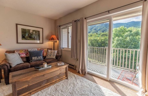 Lincoln Condo | Overlooking Loon Mountain’s South Peak, this newly renovated 1BR condo offers indoor and outdoor pools, indoor hot tub, sauna, and game room access—just minutes to hiking and Loon Resort. Coin laundry available on site.