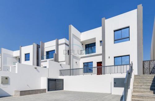 Sharm Apartment | Overlooking Pool, Mountain and Sea 6BR Villa with Two Assistant Room, Heated Pool, BBQ Area, Al Dana Island, Fujairah by Deluxe Holiday Homes
