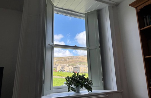 Reeth Cottage | Overlooking Reeth Green, this welcoming cottage offers the perfect Yorkshire Dales escape.