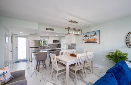 Rock Harbor Villa | Overlooking Saltwater Lagoon Free Kayaks Renovated