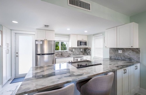 Rock Harbor Villa | Overlooking Saltwater Lagoon Free Kayaks Renovated