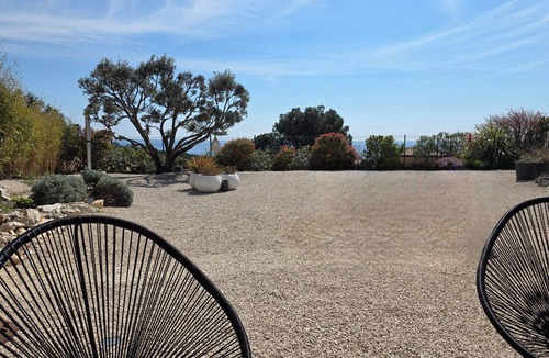 Sausset-les-Pins Apartment | Overlooking the Mediterranean, cozy studio with outdoor space, 3 minutes from the beach