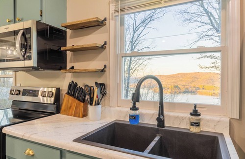 South Pittsburg House | Overlooks Nickajack Lake -Relaxing Getaway!