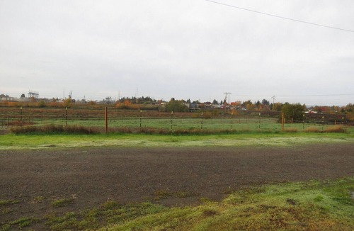 Salem RV Rental | Overnight parking by horse barn in your RV or van.