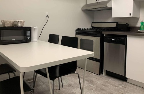 Kensington Market Apartment | Oxford Room (Shared Kitchen/Bathroom)
