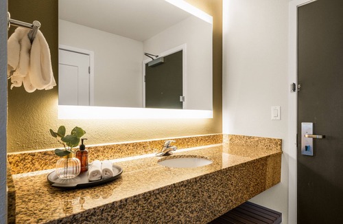 Redding Hotel | Oxford Suites Redding