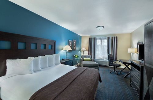 Silverdale Hotel | Oxford Suites Silverdale