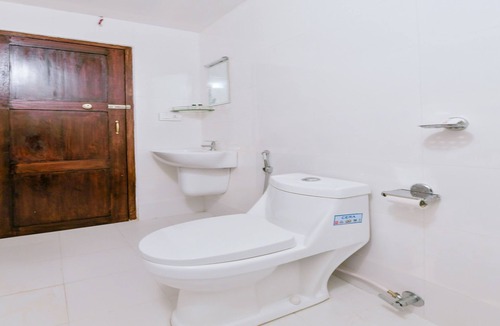 Vypin Hotel | OYO 13415 Cherai Village Home Stay