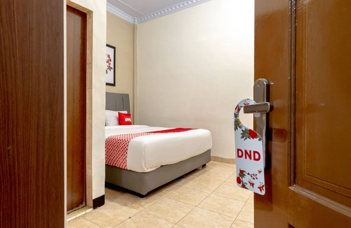Medan Hotel | OYO 1668 Yvel Homestay Syariah