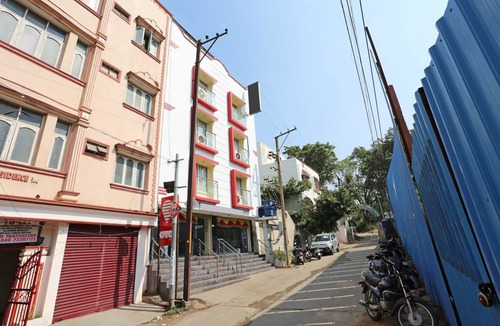 Lakdi Ka Pul Hotel | OYO 2840 Kanha Grand