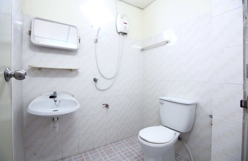 Rangsit Hotel | OYO 689 Baan Yuyuen