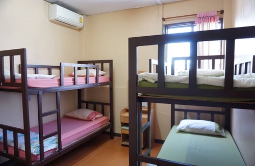 Wat Sam Phraya Hostel | OYO 730 Meedee Hostel