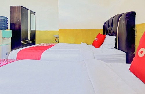 Prabumulih Hotel | OYO 90307 Fj Alfaeyza Kost