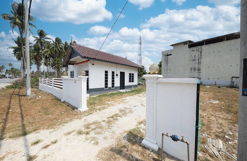 Jambi House | OYO 90976 Pantaistay baturakit