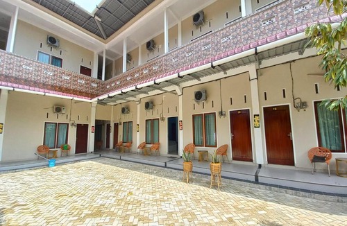 Pekanbaru Hotel | OYO 92562 Dewata Homestay