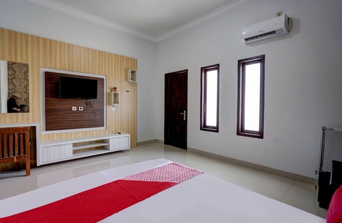 Gresik Hotel | OYO 92907 Miranda Hotel Syariah