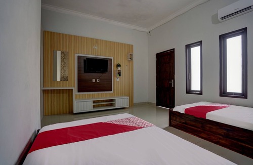 Gresik Hotel | OYO 92907 Miranda Hotel Syariah