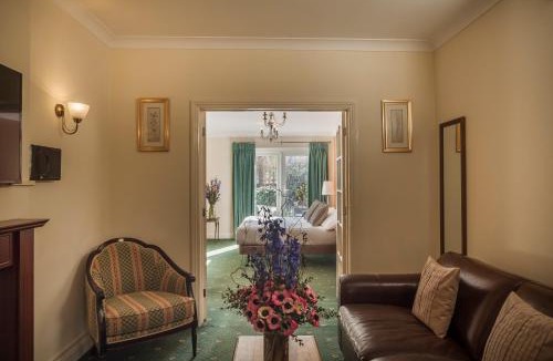 Eastbourne Seafront Hotel | OYO Devonshire Park Hotel