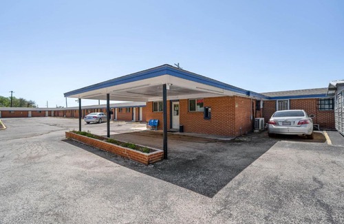 Luling Hotel | OYO Hotel Luling TX Downtown I-10/US-90
