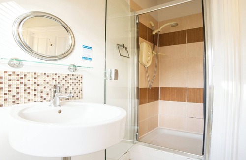 Summertown Bed & Breakfast | OYO Lina Guest House