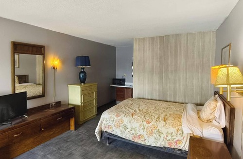 Eagle Grove Hotel | OYO Sandman Inn