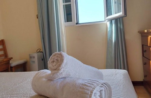 Machico House | OYSTER HOUSE family home with garden and seaview Pet and children friendly