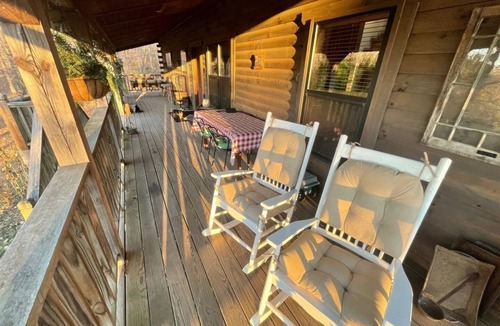 Winslow Cabin | Ozark Mountain Log Cabin Retreat in Northwest Arkansas