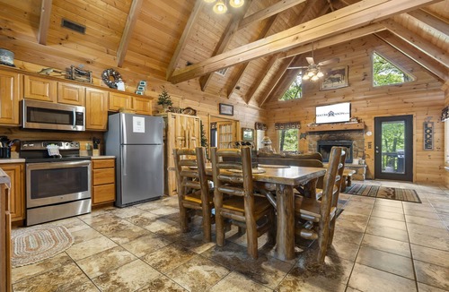 Branson Cedars Cabin | Ozark Preserve Premium Log Cabin Hot Tub & Firepit Car Charger Free Tickets Close to Thunder Ridge