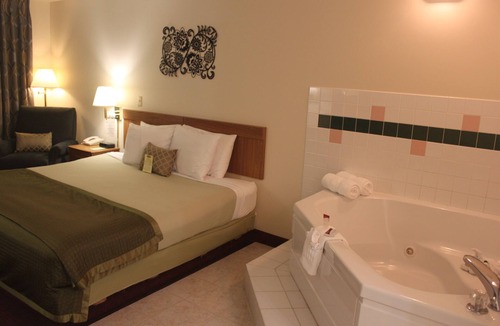 Branson Theater District Hotel | Ozark Valley Lodge