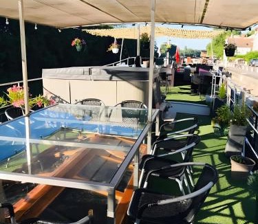 Samois-sur-Seine Bed & Breakfast | Péniche - Eden