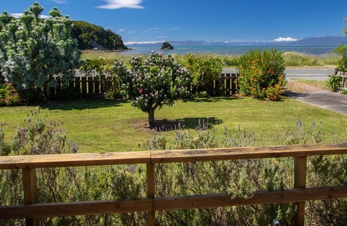 Puponga House | Pūponga View - Pūponga Holiday Home