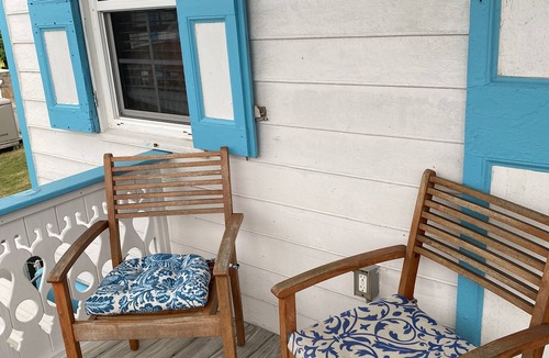 Hope Town House | Pa Willie’s - Locally owned historic cottage conveniently located with dock.