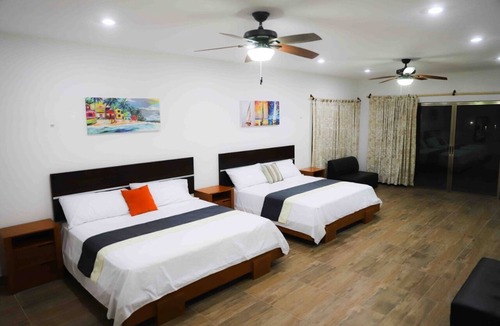 Merida Hotel | Pacífico hotel a pocos pasos del Malecón de Progreso.