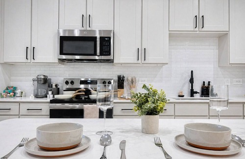 Sherman Apartment | Paceful Queen 1BR · Remote Work · Fast WiFi · Pool