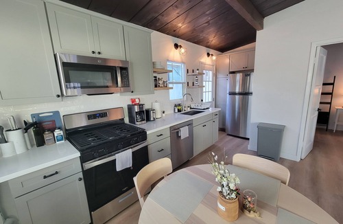 Crown Point Cottage | Pacific Beach Gem Steps to the Pier, Free Bikes, Boogie boards, Paddle Boards