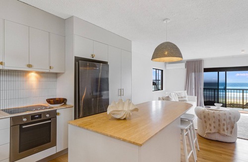 Palm Beach Apartment | Pacific Breeze 3 - Absolute Beachfront Luxury - All Linen Provided - Min. 2 night stays!