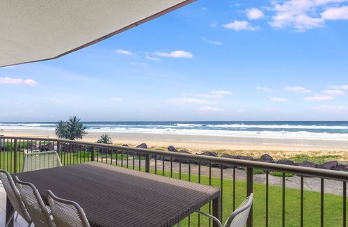 Palm Beach Apartment | Pacific Breeze 3 - Absolute Beachfront Luxury - All Linen Provided - Min. 2 night stays!