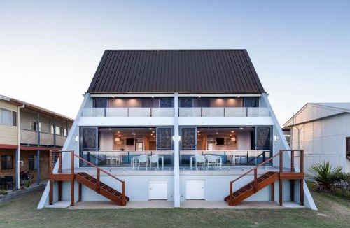 Wooli House | Pacific Dawn on The Beach One