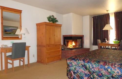 Pacific Grove Hotel | Pacific Gardens Inn