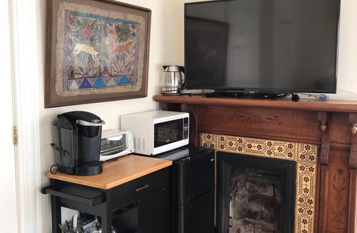 Pacific Heights House | Pacific Heights Private Safe Second Floor Sunroom Gem with bathroom