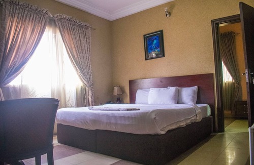 Alimosho Hotel | Pacific Hotels & Suites