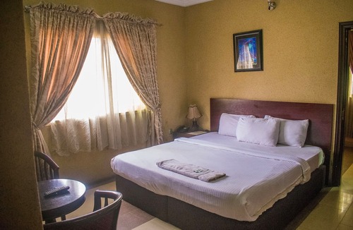 Alimosho Hotel | Pacific Hotels & Suites