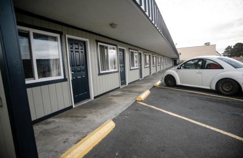 Crescent City Hotel | Pacific Inn