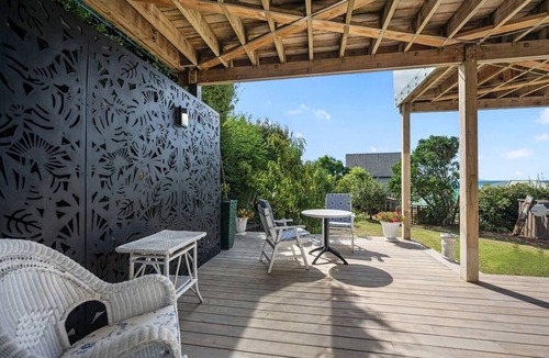 Army Bay House | Pacific Ocean Breezes