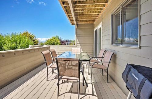 Coos Bay House | Pacific Ocean View! Chic Coos Bay Home